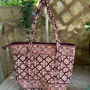 Vera Bradley Burgundy medallion tote\purse, large excellent condition